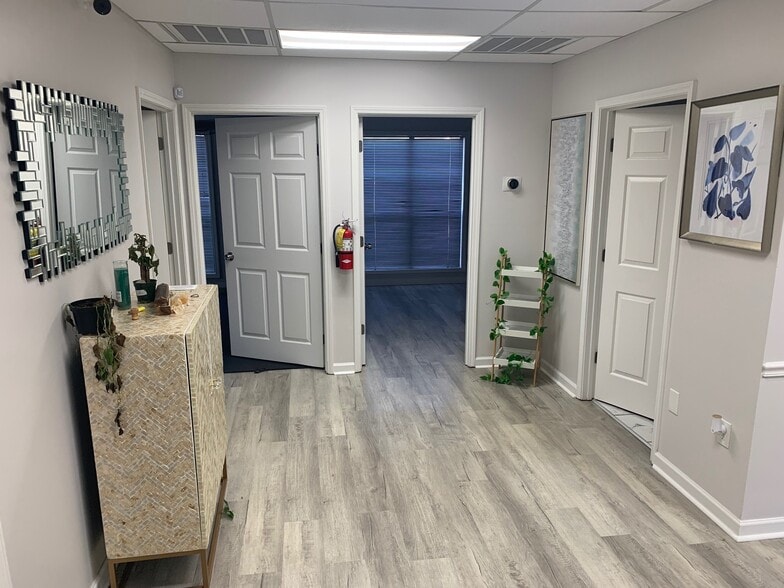 More Photos Of 875 Old Roswell Rd, Roswell Office For Sale