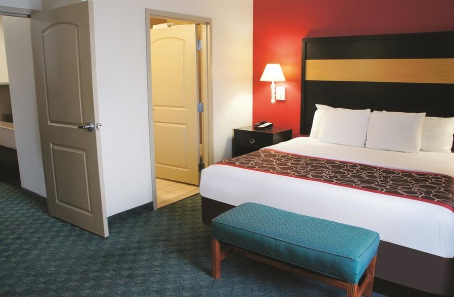 More Photos Of 415 Fm 1960 Rd E, Houston Hotel For Sale