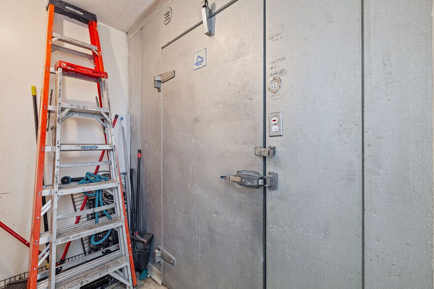 More Photos Of 741 N Cedar Crest Blvd, Allentown Service Station For Sale