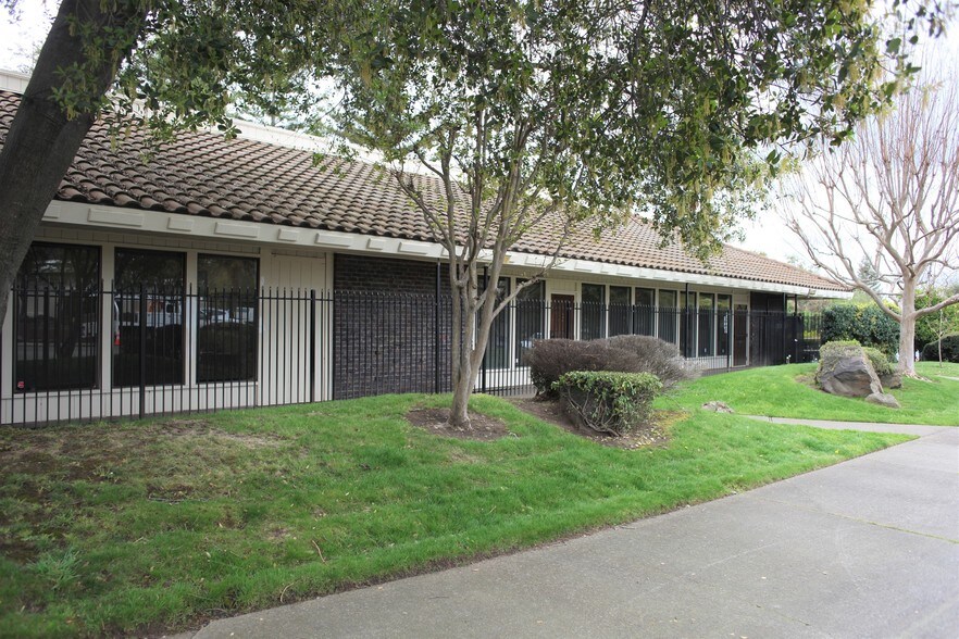 More Photos Of 6151 Fair Oaks Blvd, Carmichael Office For Lease