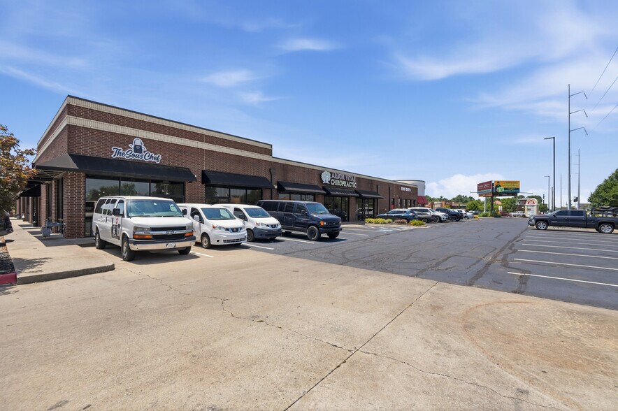 More Photos Of 201 SW 14th St, Bentonville Unknown For Lease