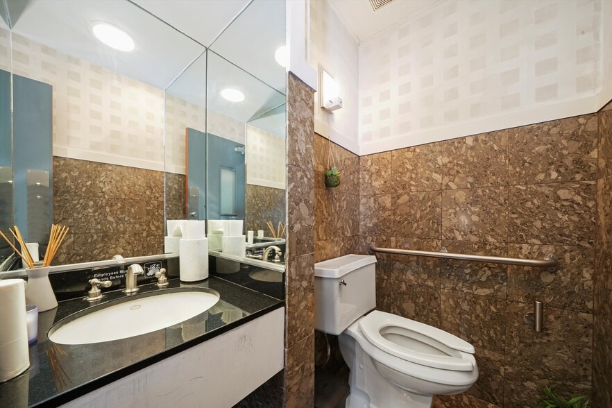 More Photos Of 417-429 Temple Ave, Highland Park General Retail For Sale