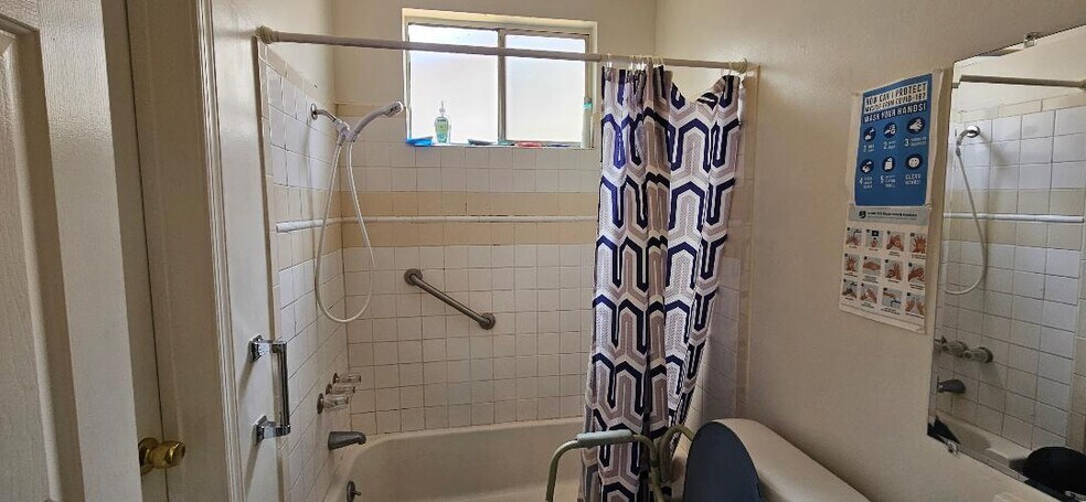 More Photos Of 17441 Hiawatha St, Granada Hills Assisted Living For Sale