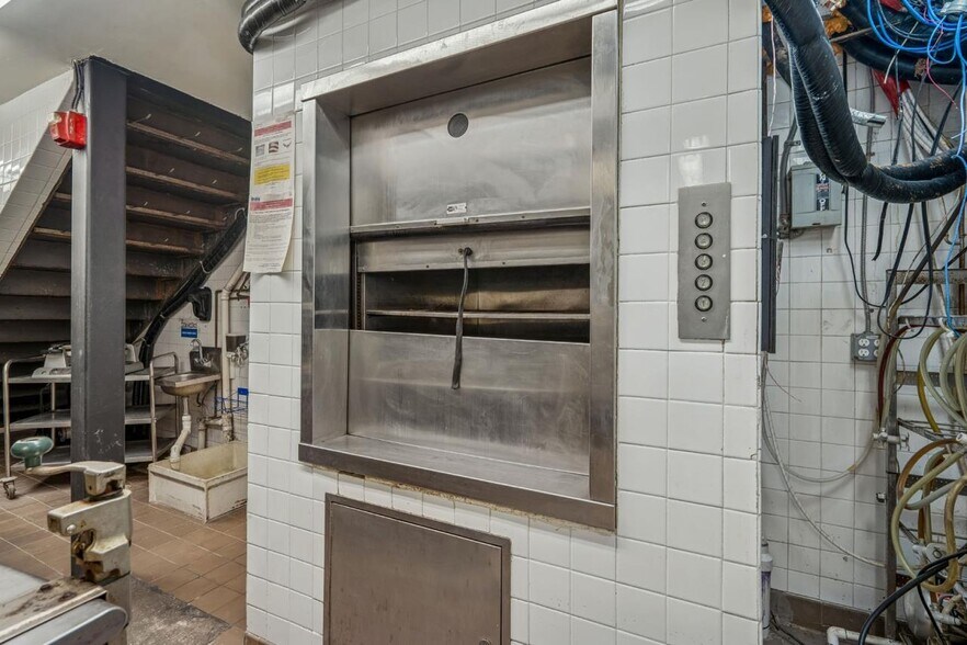 More Photos Of 1336 U St NW, Washington Bar For Sale