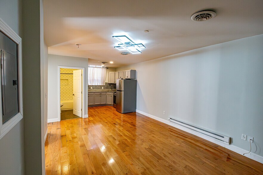 More Photos Of 37 Maiden Ln, Albany Storefront Retail Office For Sale