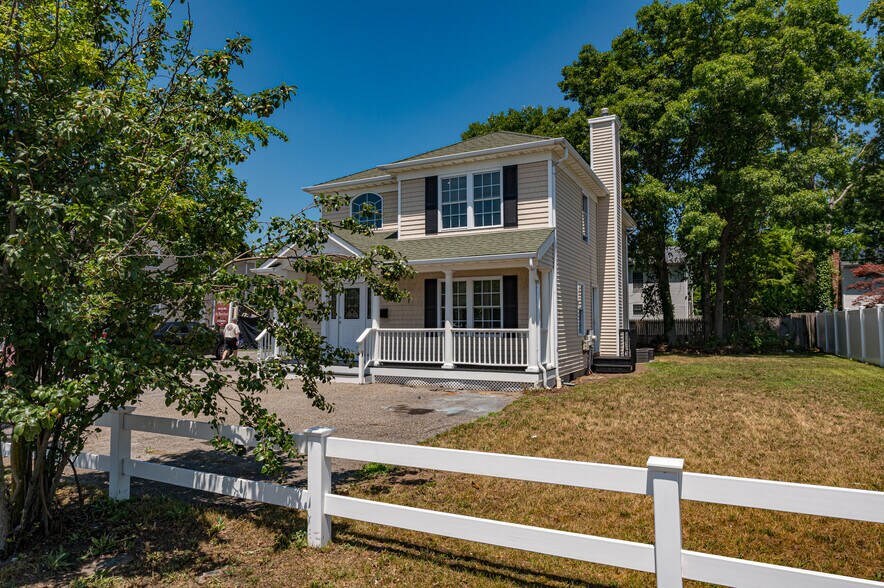 Primary Photo Of 2163 Sunrise Hwy, Islip Office For Sale