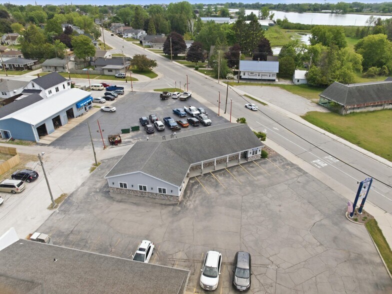 Primary Photo Of 3009 Forest Ave, Two Rivers Specialty For Lease