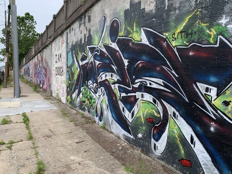 More Photos Of 2159-2161 Central Ave, Cincinnati Storefront Retail Residential For Lease