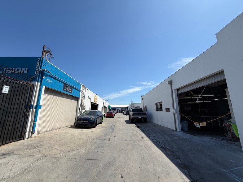 More Photos Of 7846-7848 Sepulveda Blvd, Van Nuys Warehouse For Sale