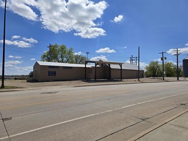 More Photos Of 114 Mulberry St, Yankton Warehouse For Sale