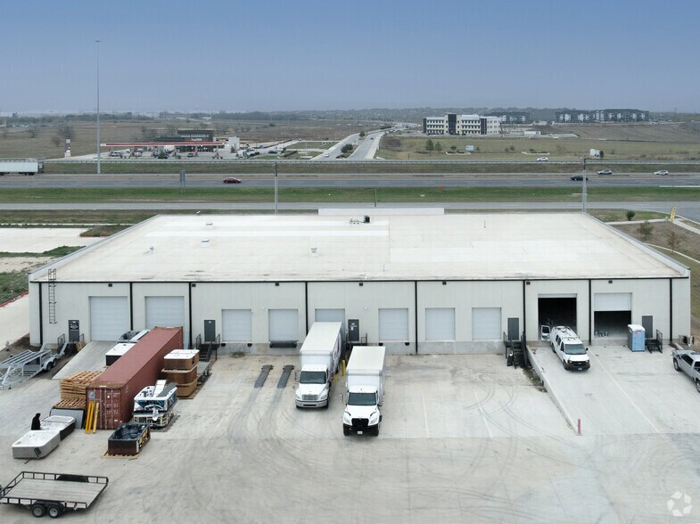 More Photos Of 2977 S IH 35, San Marcos Showroom For Lease