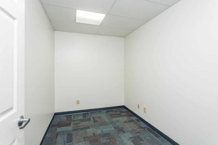 More Photos Of 9986 Spotswood Trl, Mc Gaheysville Office For Lease