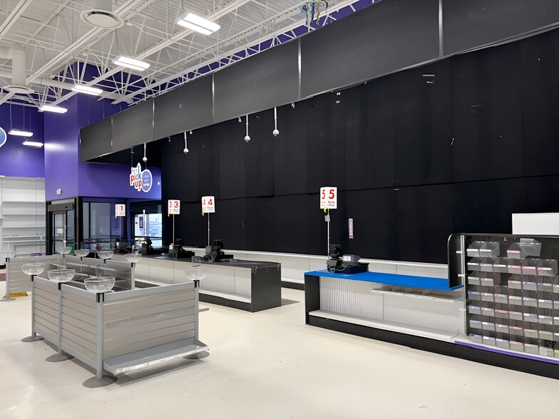 More Photos Of 6639 Airport Hwy, Holland Freestanding For Lease