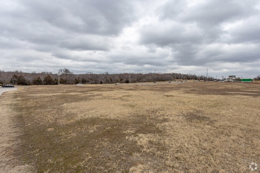 More Photos Of 7100 S Elwood Ave, Tulsa Storefront For Lease