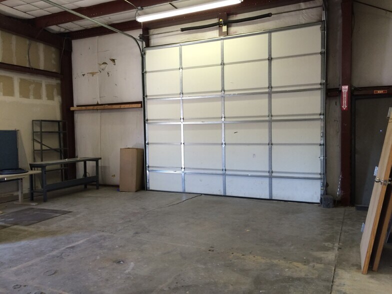 More Photos Of 1600 E Mulberry St, Fort Collins Showroom For Lease