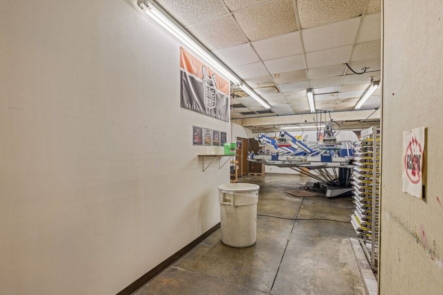 More Photos Of 6580 E Skelly Dr, Tulsa Manufacturing For Sale