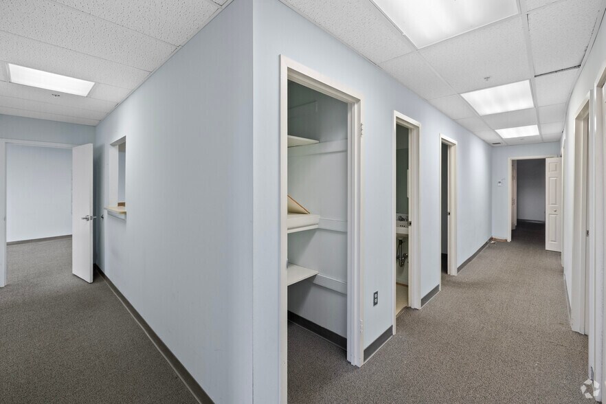 More Photos Of 8216-8218 Wisconsin Ave, Bethesda Medical For Sale