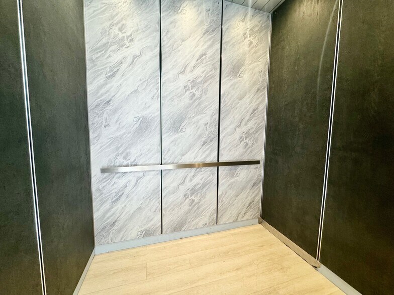 More Photos Of 571 Ocean Pky, Brooklyn Apartments For Sale