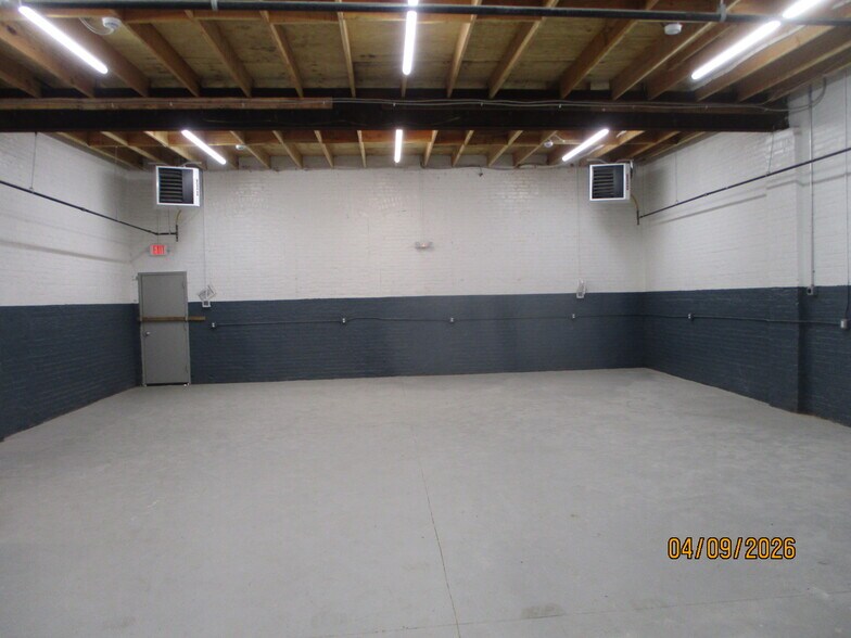 More Photos Of 67 Woodside Pl, Newark Flex For Sale