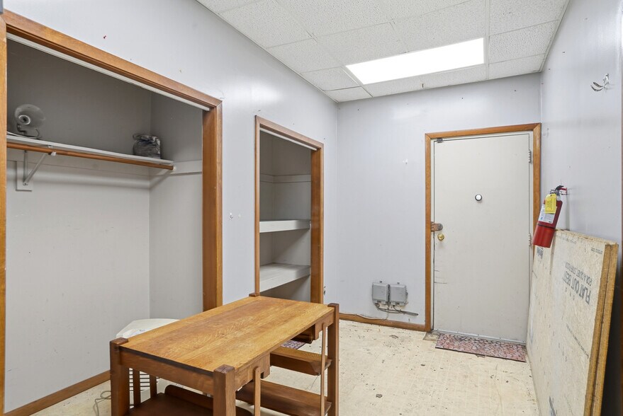 More Photos Of 118 Main st, Blackwater Office For Sale