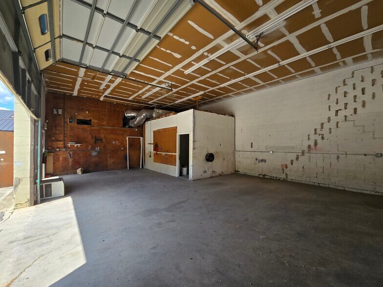 More Photos Of 5210 N Middlebrook Pike, Knoxville Unknown For Lease
