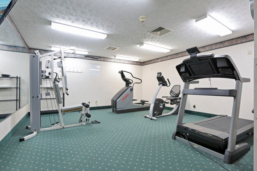 More Photos Of 509 S Wooster Ave, Strasburg Hotel For Sale