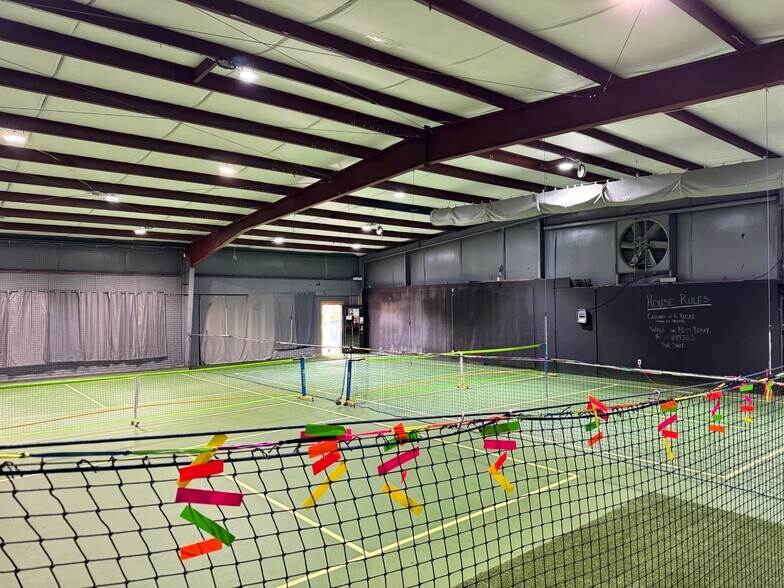 More Photos Of 2930 Springridge Rd, Raymond Freestanding For Lease