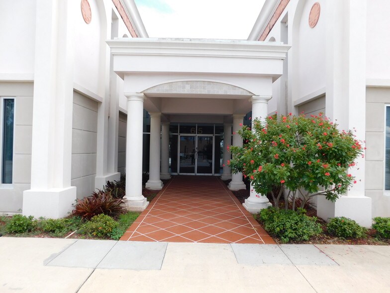 More Photos Of 65 E Nasa Blvd, Melbourne Office For Lease