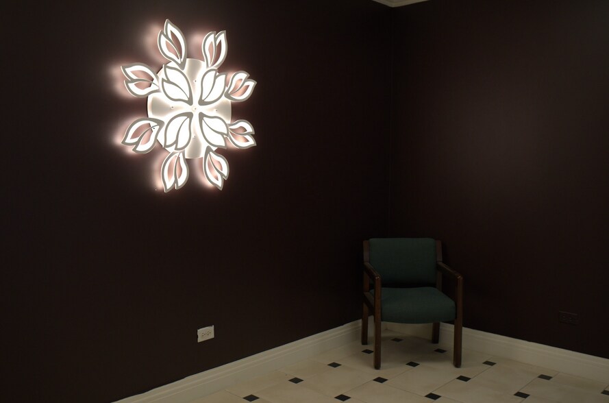 More Photos Of 1350 Lake St, Roselle Office For Lease