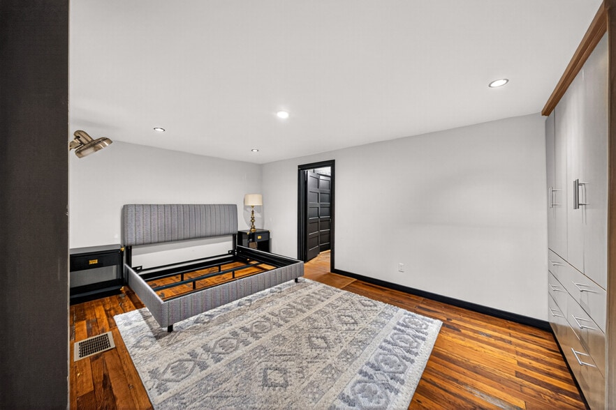 More Photos Of 614 High St, Comfort Storefront Retail Residential For Sale