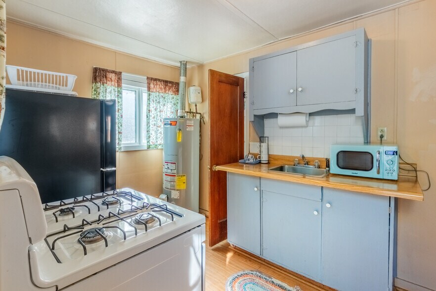 More Photos Of 416 Grand Ave, Grand Lake Hotel For Sale