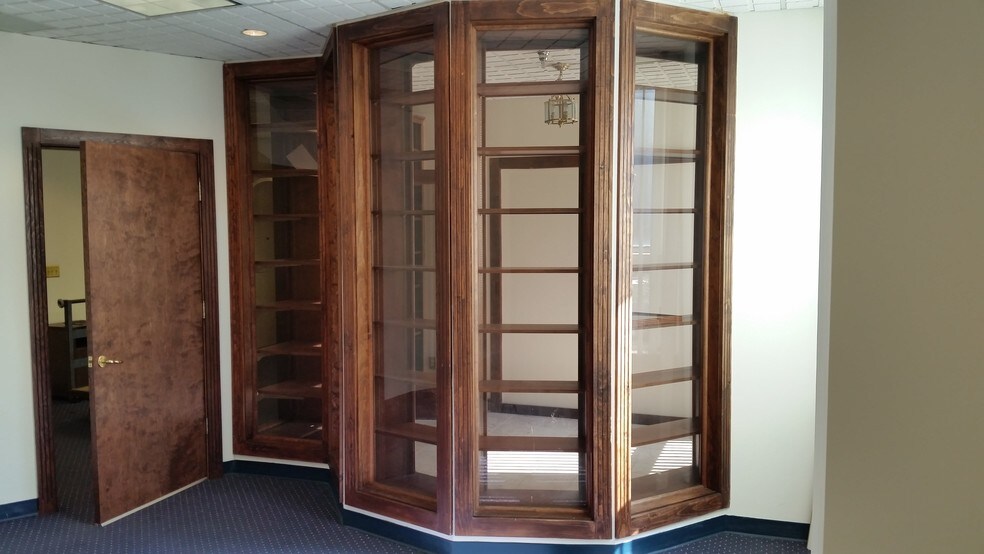 More Photos Of 72-74 North St, Danbury Office For Lease