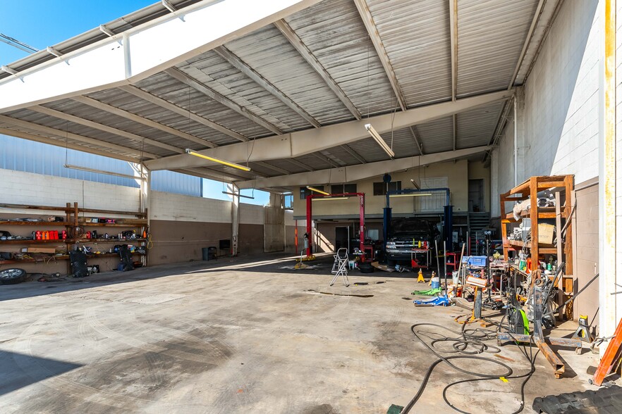 More Photos Of 2272 Crestline Loop, North Las Vegas Auto Repair For Sale