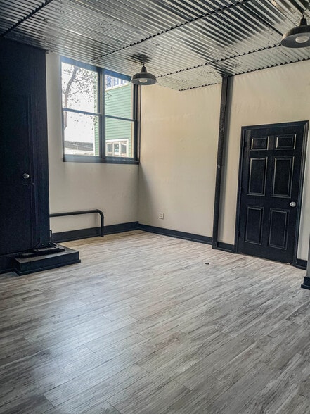 More Photos Of 1919 S 12th St, Saint Louis Storefront For Sale