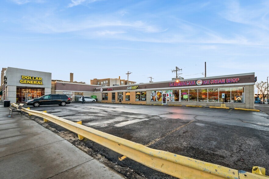 More Photos Of 2341-2357 W Howard St, Chicago Storefront For Sale