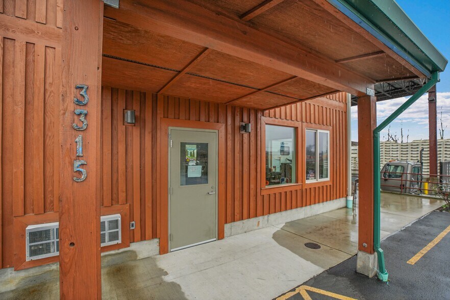 More Photos Of Stadelman, Hood River Industrial For Sale