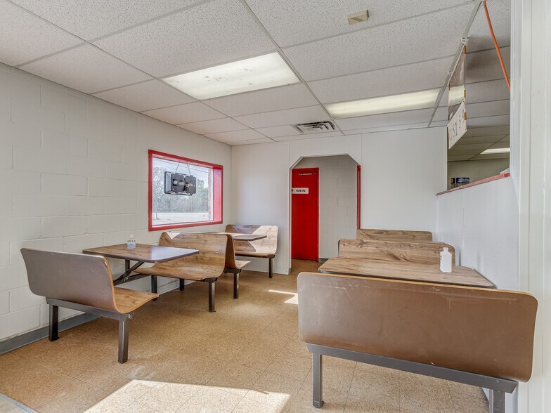 More Photos Of 1221 N 8th Ave, Stroud Convenience Store For Sale