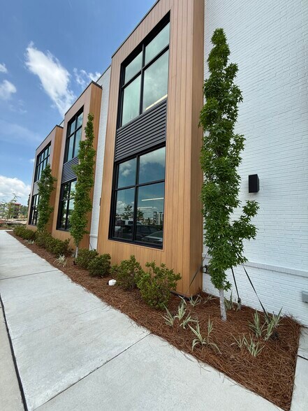 More Photos Of 415 Brighton Park Blvd, Summerville Office Residential For Lease
