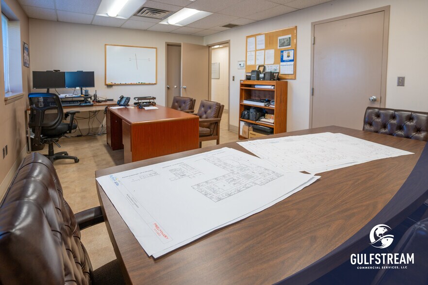 More Photos Of 5630 Airline Rd, Henderson Manufacturing For Lease