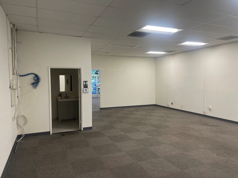 More Photos Of 8124-8144 Sunland Blvd, Sun Valley Freestanding For Lease