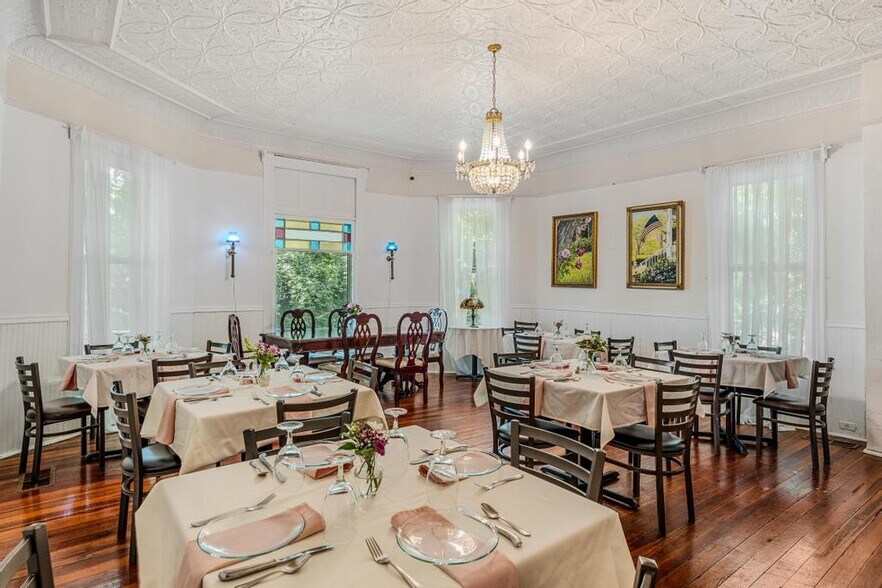 More Photos Of 252 Seavy St, Senoia Hospitality For Sale