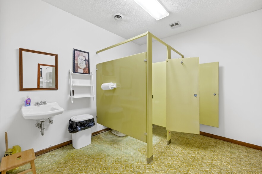 More Photos Of 334 N Oakland Ave, Statesville Specialty For Sale