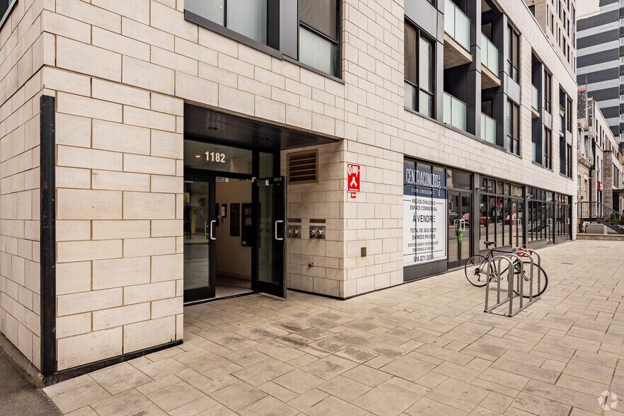 More Photos Of 1184 Rue Crescent, Montréal Storefront Retail Office For Sale