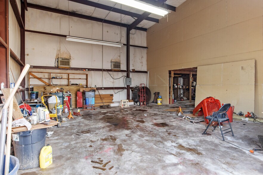 More Photos Of 4008 Dauphin Island Pky, Mobile Showroom For Sale