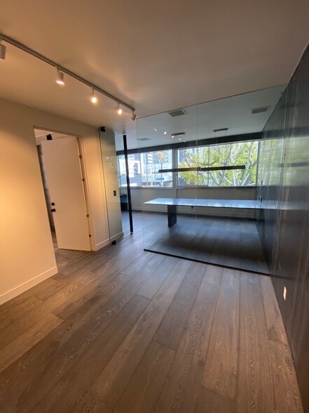 More Photos Of 101-109 S Robertson Blvd, Los Angeles Loft Creative Space For Lease