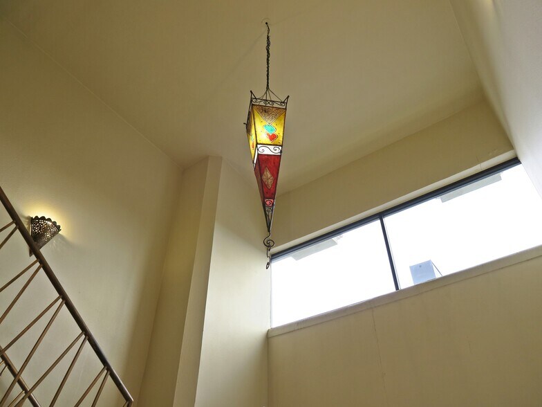 More Photos Of 5610-5613 Southwest Fwy, Houston Flex For Lease