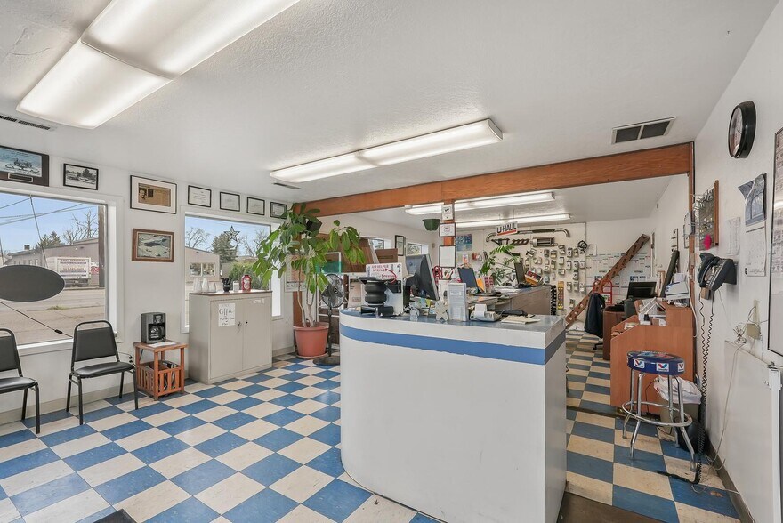More Photos Of 555 N Pacific Hwy, Woodburn Auto Repair For Sale