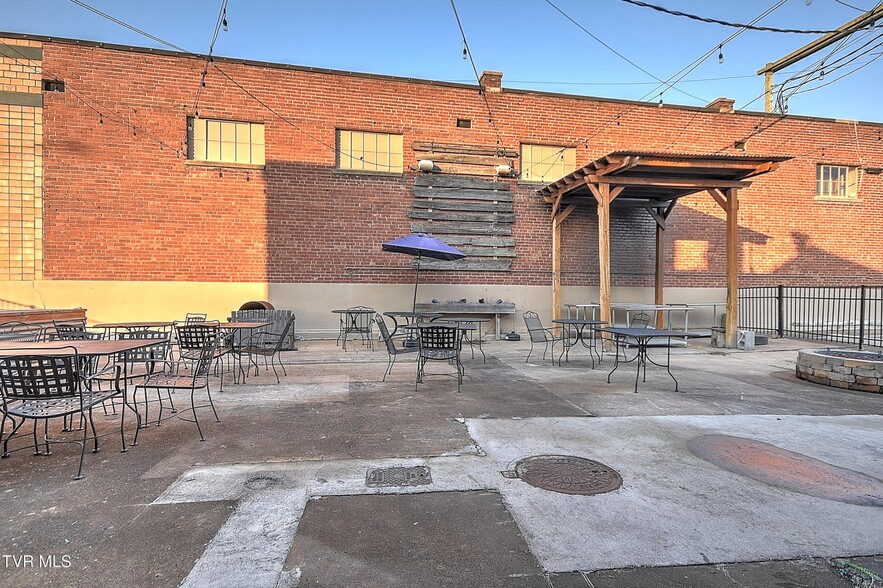 More Photos Of 171 Piedmont Ave, Bristol General Retail For Sale