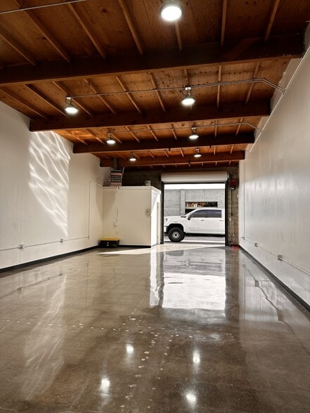 More Photos Of 2745 Sherwin Ave, Ventura Manufacturing For Sale