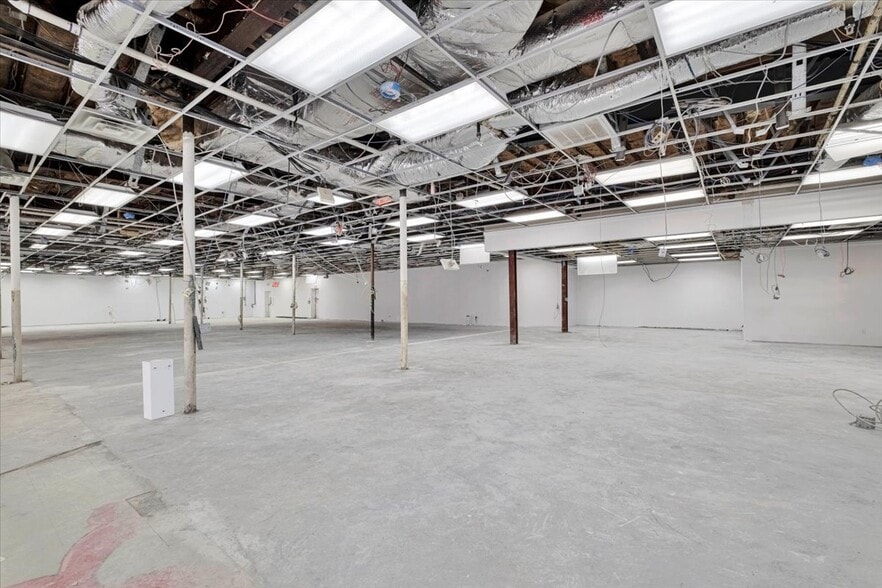 More Photos Of 90 Garth Rd, Scarsdale Unknown For Lease